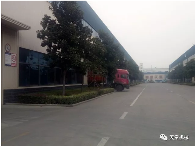 天意機(jī)械為柬埔寨客戶加工生產(chǎn)年產(chǎn)80萬(wàn)平方輕質(zhì)墻板生產(chǎn)線成功裝車啟運(yùn)！