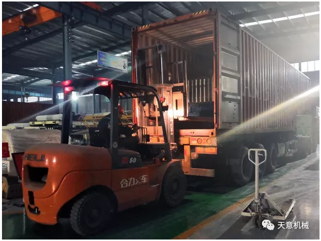 天意機(jī)械為柬埔寨客戶加工生產(chǎn)年產(chǎn)80萬(wàn)平方輕質(zhì)墻板生產(chǎn)線成功裝車啟運(yùn)！