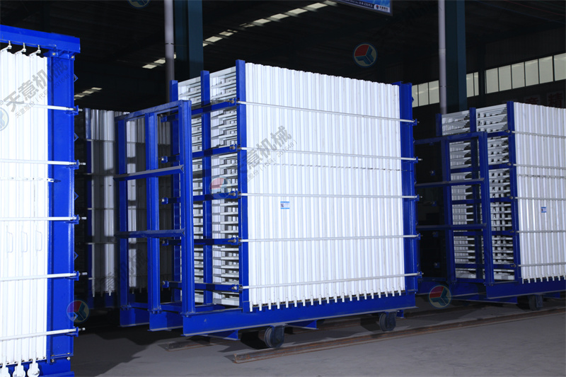 一次成型40塊板的復(fù)合墻板機(jī)，究竟有多好？