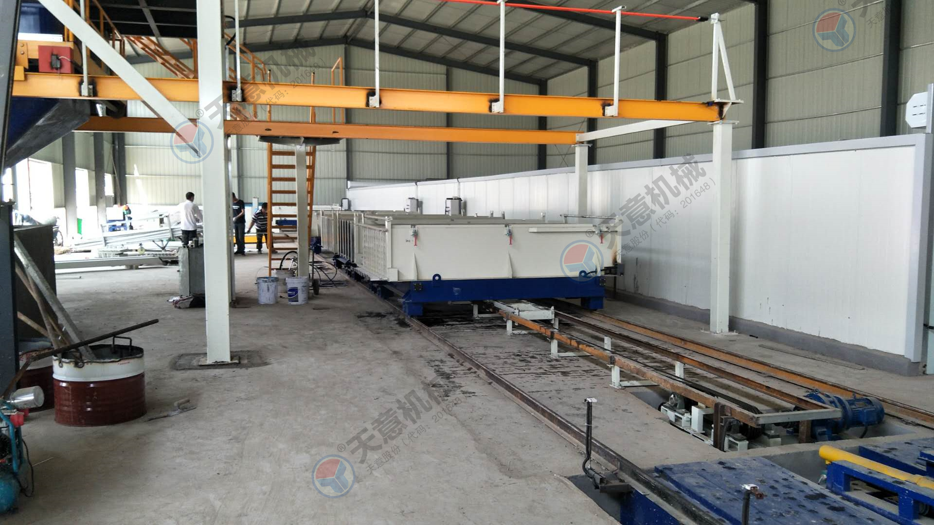 輕質(zhì)隔墻板設(shè)備自動(dòng)化程度高，產(chǎn)量大